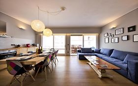 Super Modern Minimal Flat Nr Metro & Arch. Museum